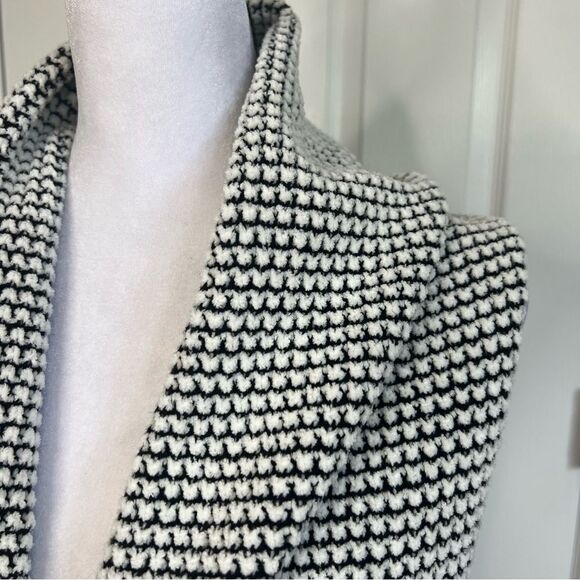 NWT. Calvin Klein Infinity Loop Scarf Black White - Picture 4 of 9